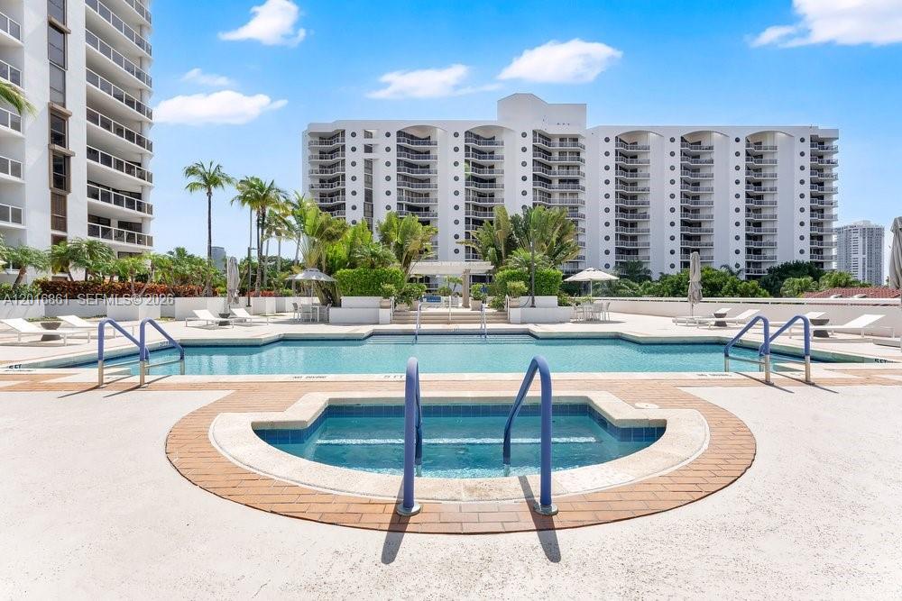 HARBOR TWS AT THE WATERWA - Residential