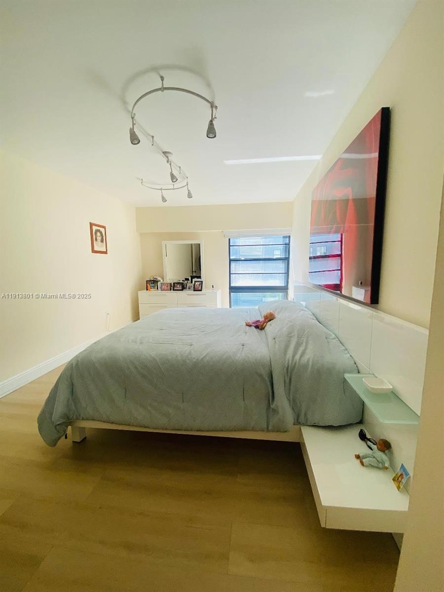 KEY BISC AMBASSADOR CONDO - Residential Lease