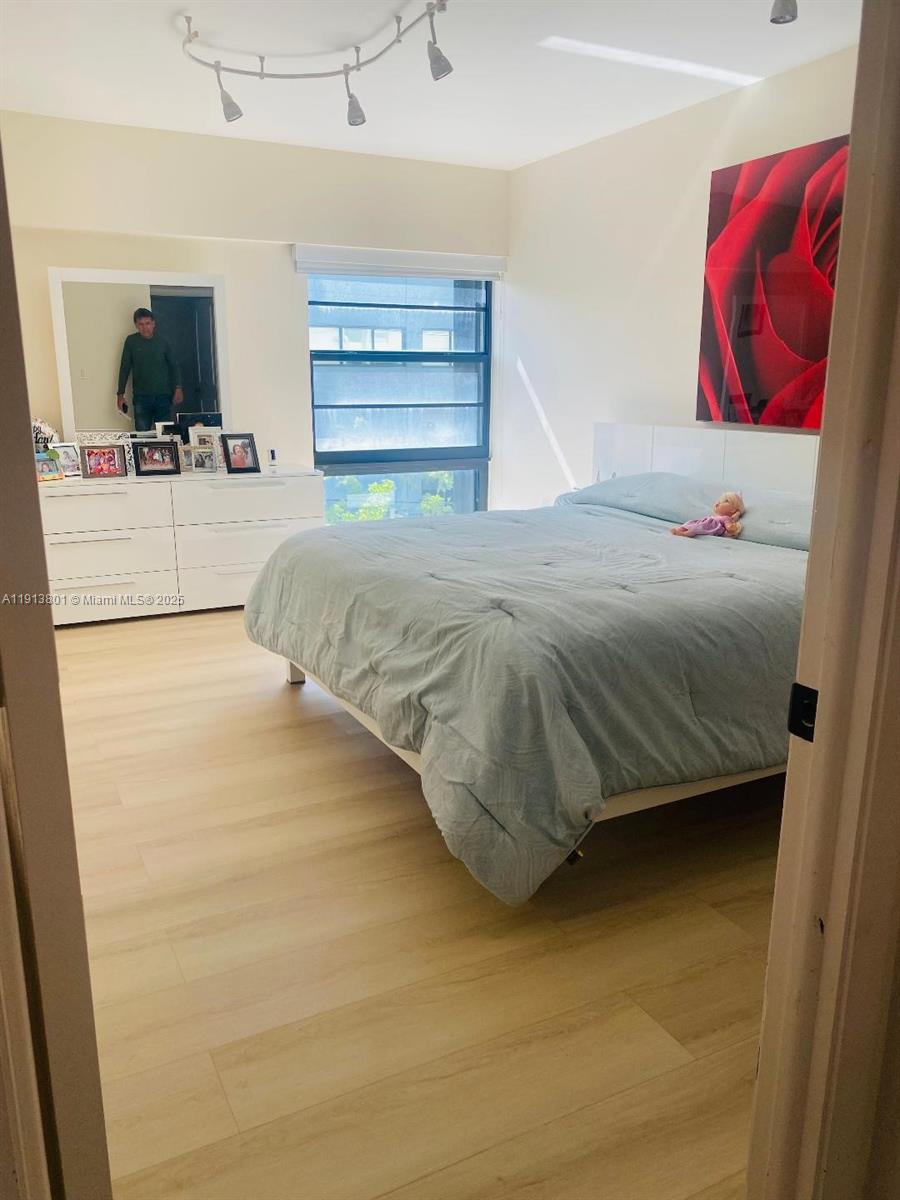 KEY BISC AMBASSADOR CONDO - Residential Lease