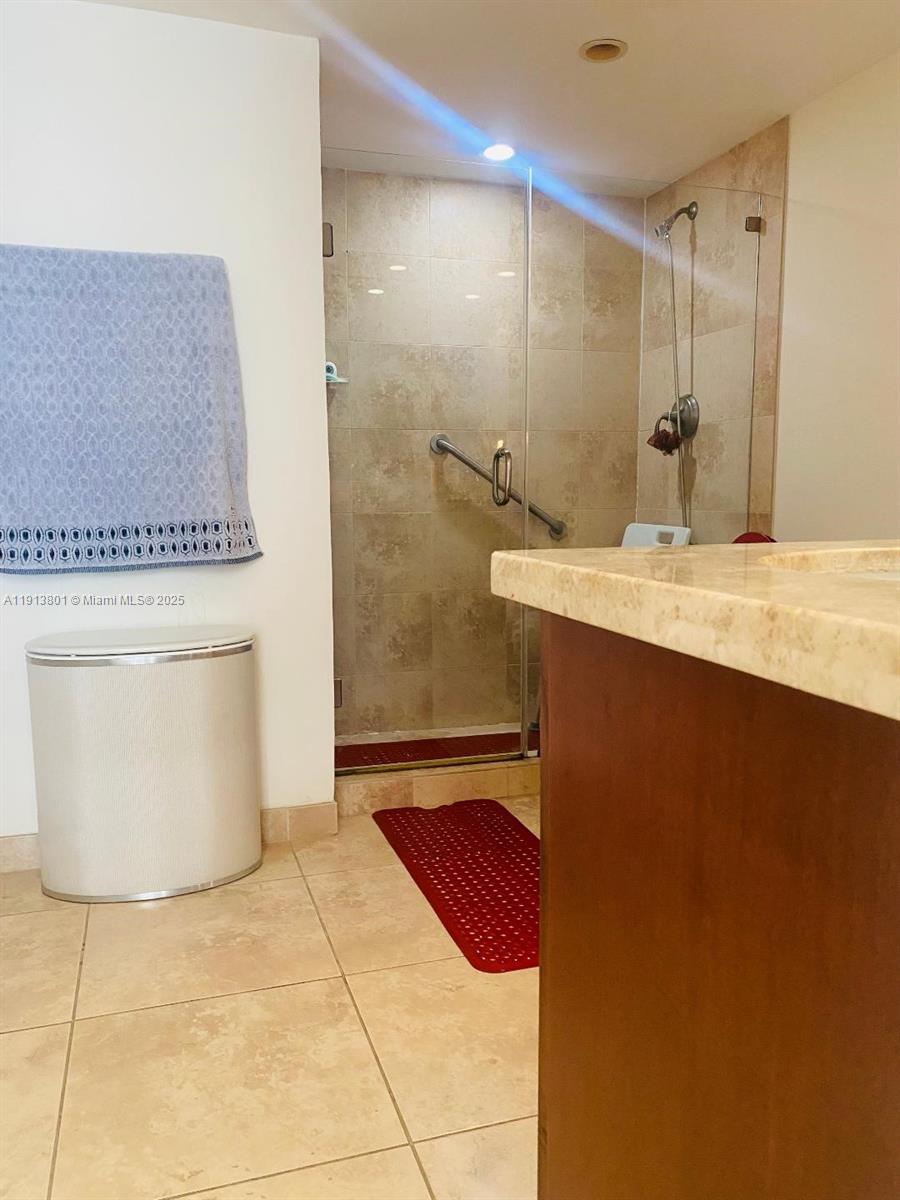 KEY BISC AMBASSADOR CONDO - Residential Lease