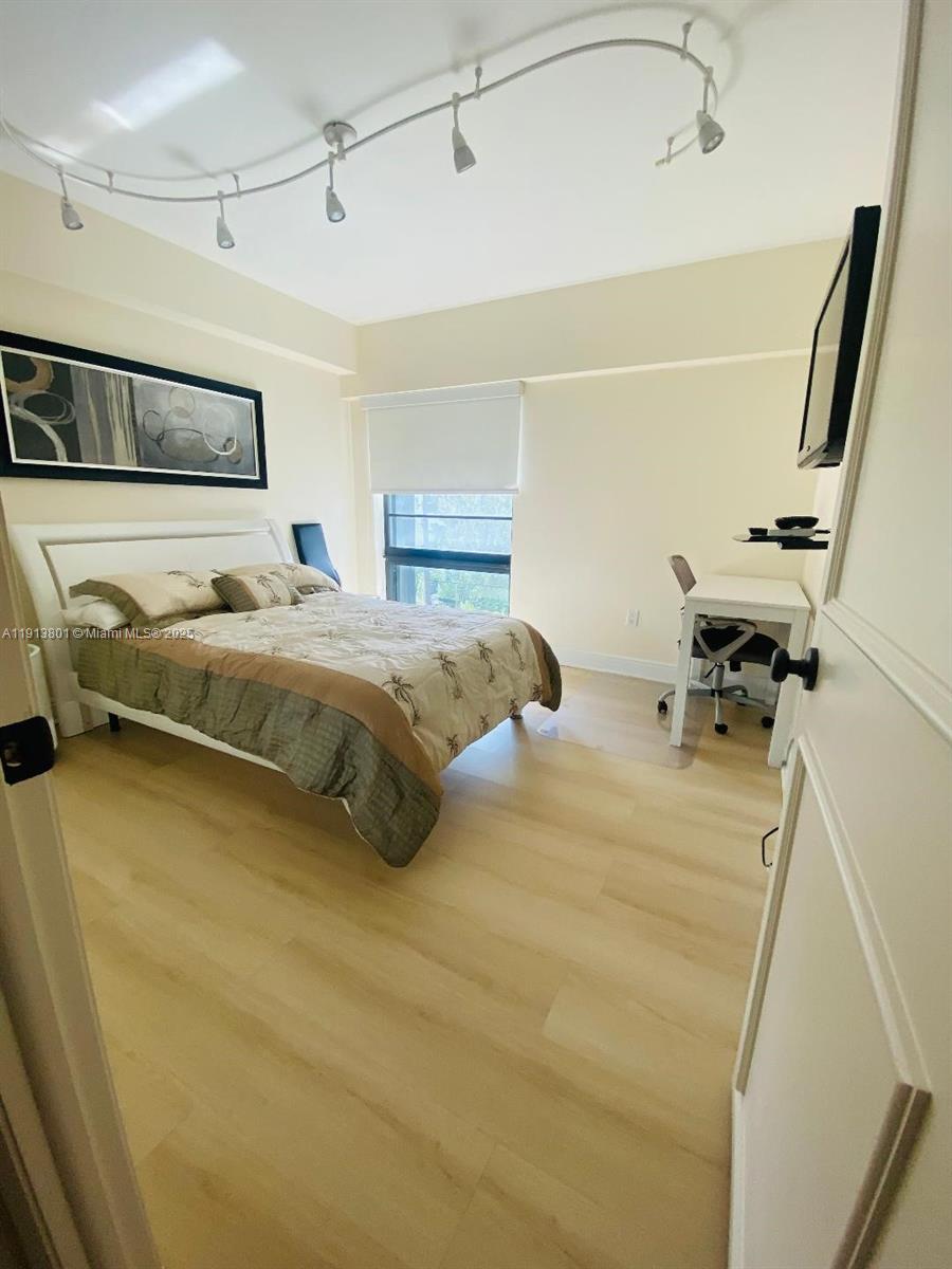 KEY BISC AMBASSADOR CONDO - Residential Lease