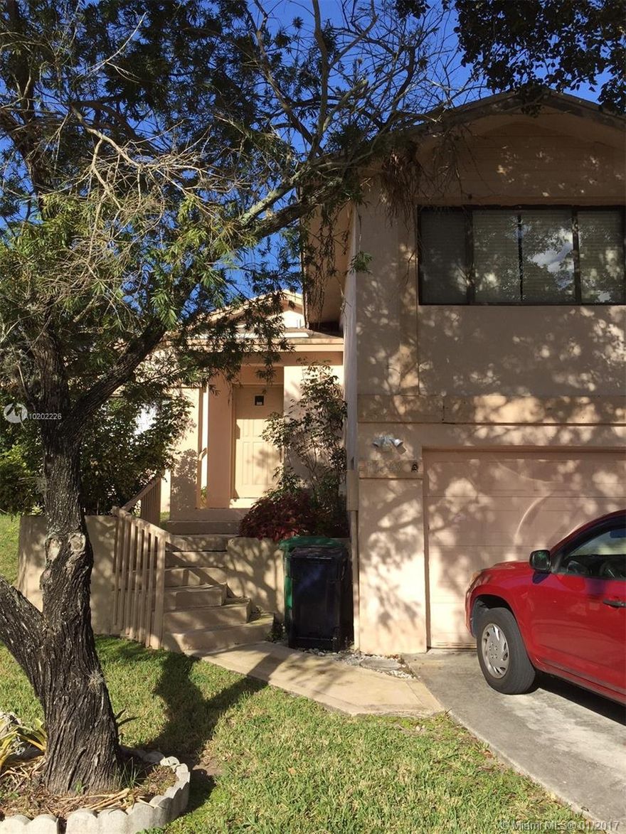 GREAT OPPORTUNITY TO OWN THIS VERY SPACIOUS 2 STORY SINGLE FAMILY HOME IN THE DESIREABLE LAKES BY THE BAY. 2 BEDROOMS, 2 BATHROOMS, 1 CAR GARAGE! OPEN LAYOUT INCLUDES AMPLE LIVING ROOM, KITCHEN, DINING ROOM AND A COVERED PATIO GREAT FOR ENTERTAINING FAMILY & FRIENDS..
LIVE IN THIS QUIET NEIGHBORHOOD WITH EASY ACCESS TO EXPRESSWAYS, SHOPPING, SCHOOLS, DINING & MORE! ENJOY THE COMMNUNITY AMENITIES!