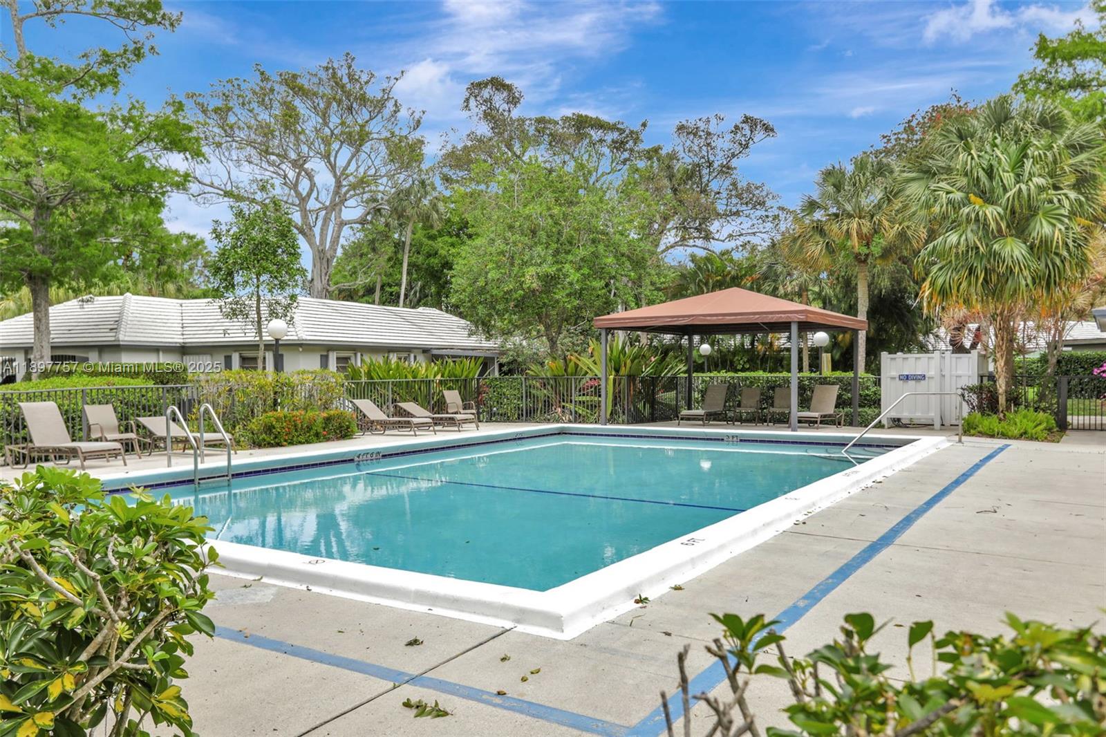 NO 81 PALM-AIRE COUNTRY C - Residential Lease