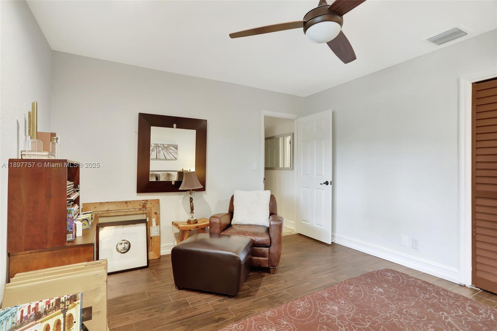 NO 81 PALM-AIRE COUNTRY C - Residential Lease