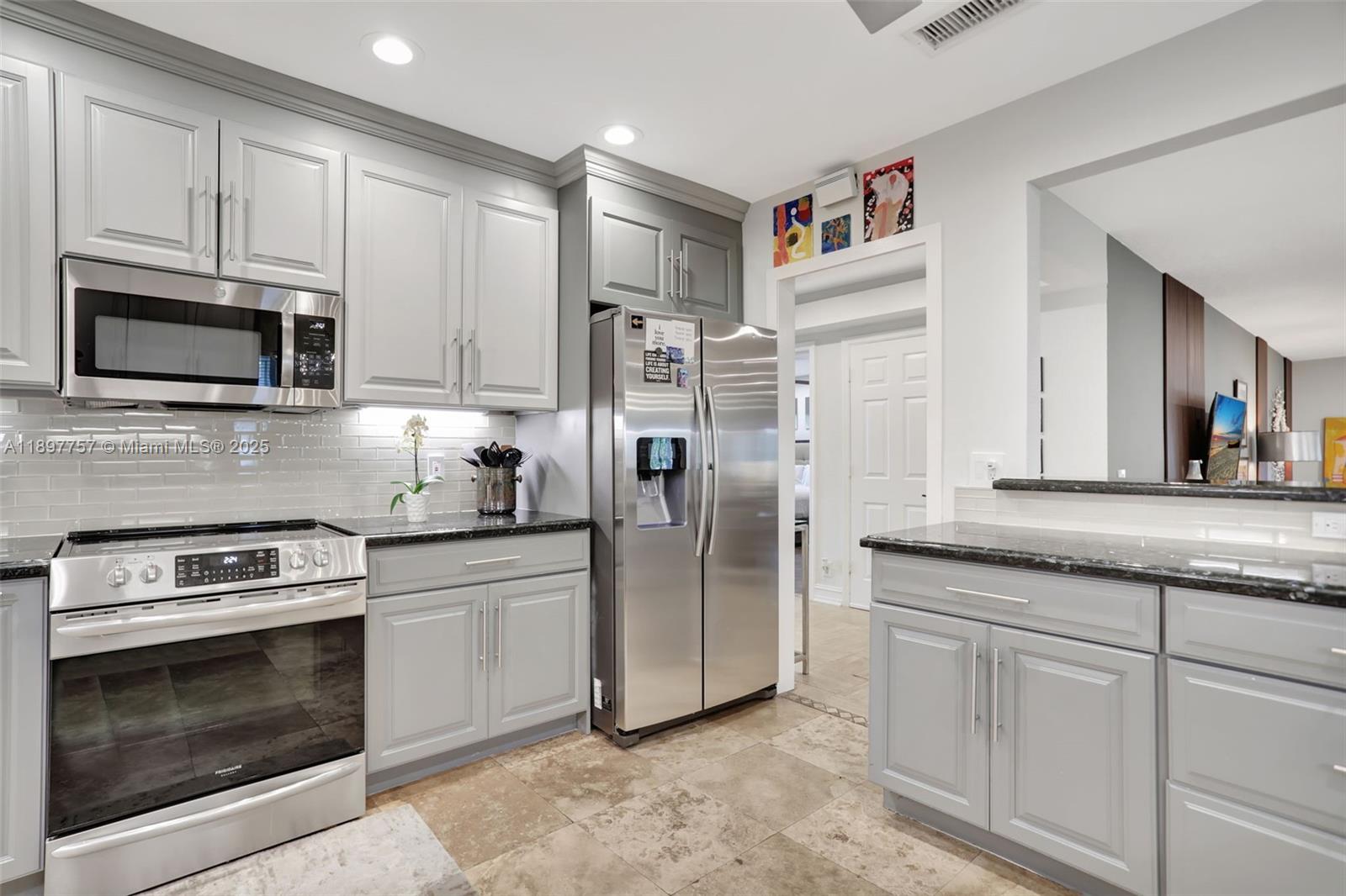 NO 81 PALM-AIRE COUNTRY C - Residential Lease