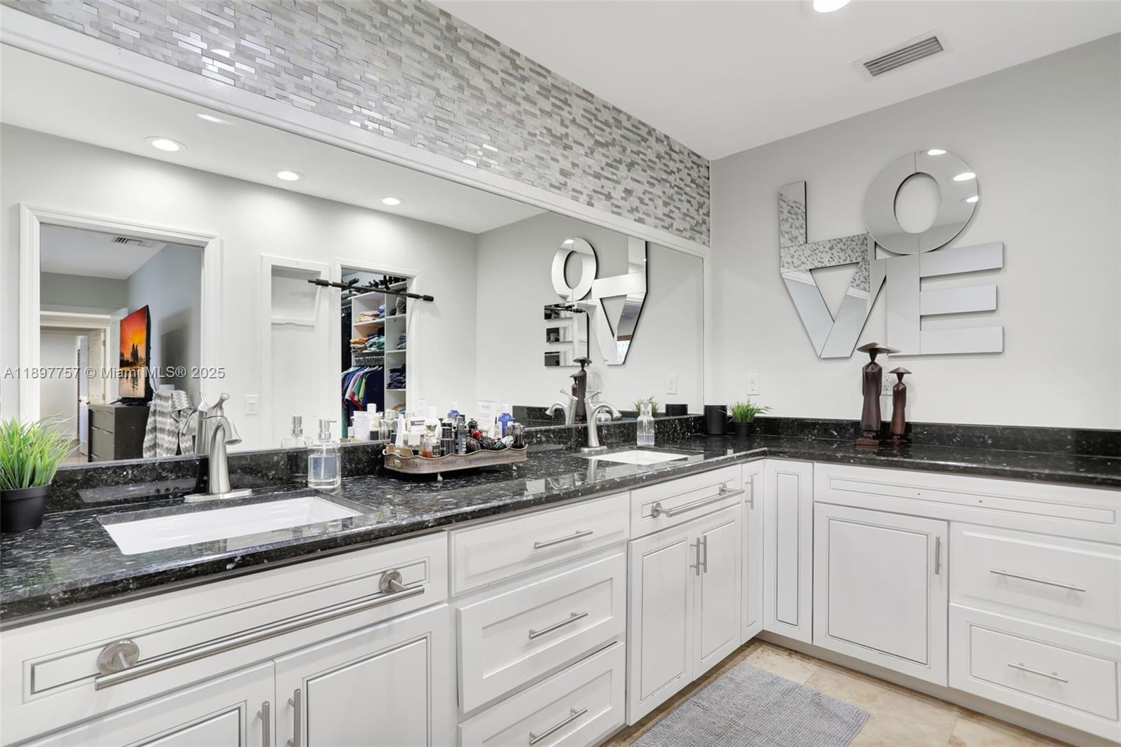 NO 81 PALM-AIRE COUNTRY C - Residential Lease