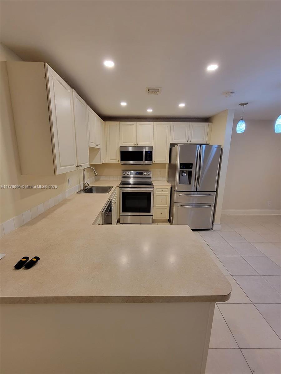 Property for Sale at 8700 Nw 40th St 8700, Coral Springs, Broward County, Florida - Bedrooms: 3 
Bathrooms: 3  - $425,000