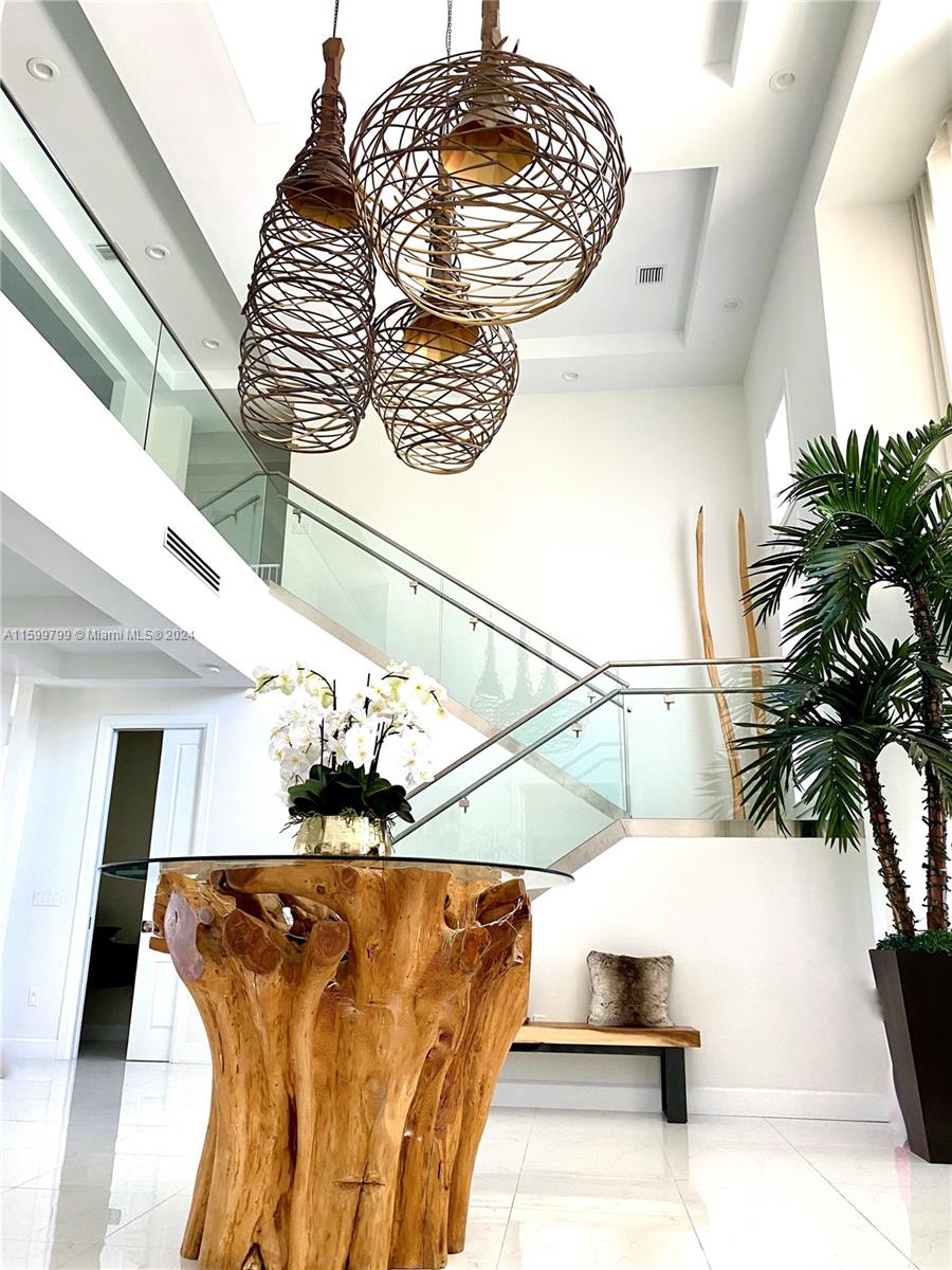 , Hallandale Beach, FL, 33009/$35,000 2 3512945396