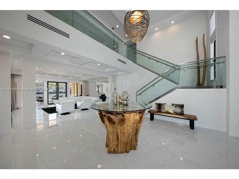 , Hallandale Beach, FL, 33009/$35,000 1 3853440288