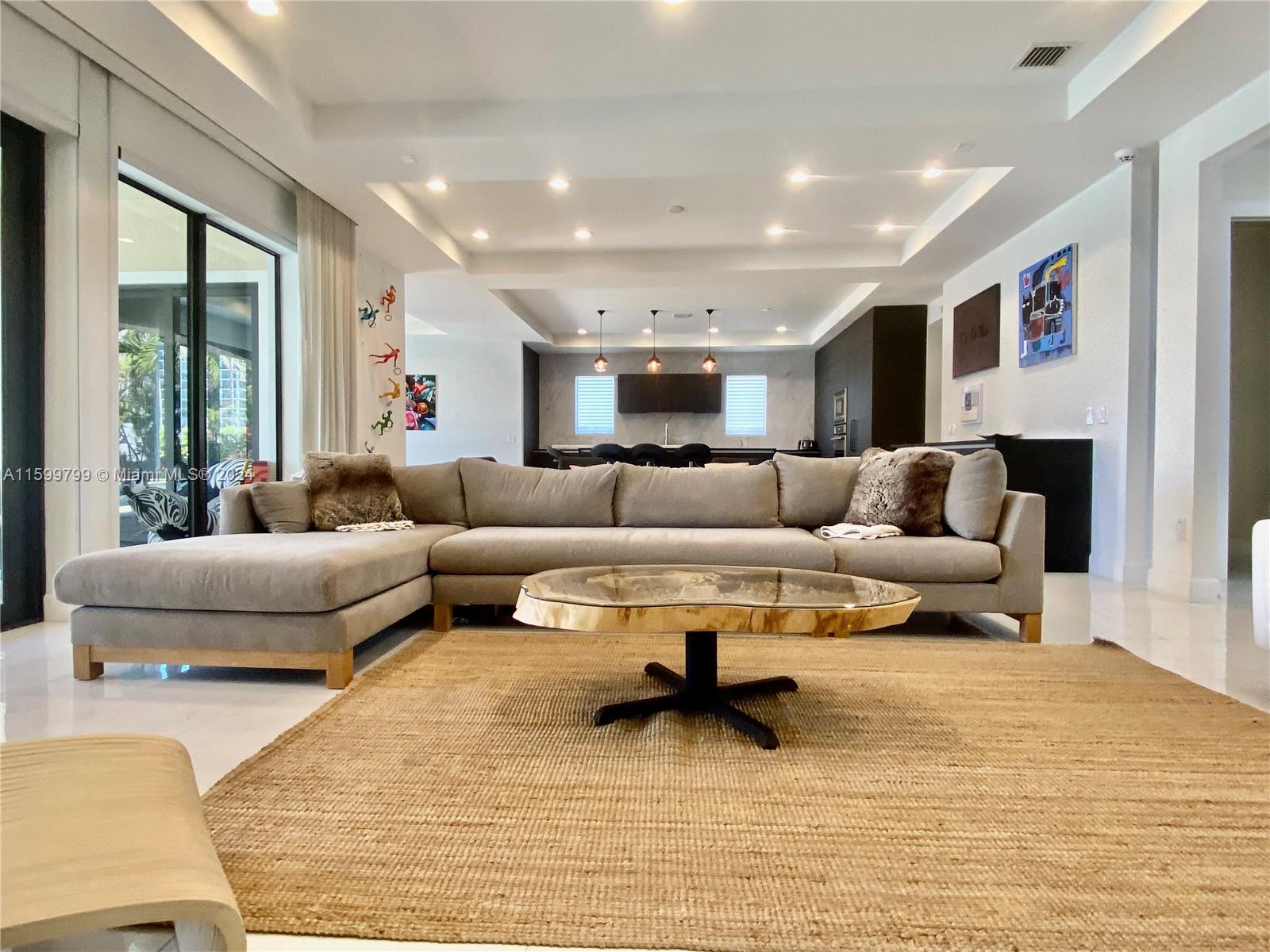 , Hallandale Beach, FL, 33009/$35,000 3 815146732