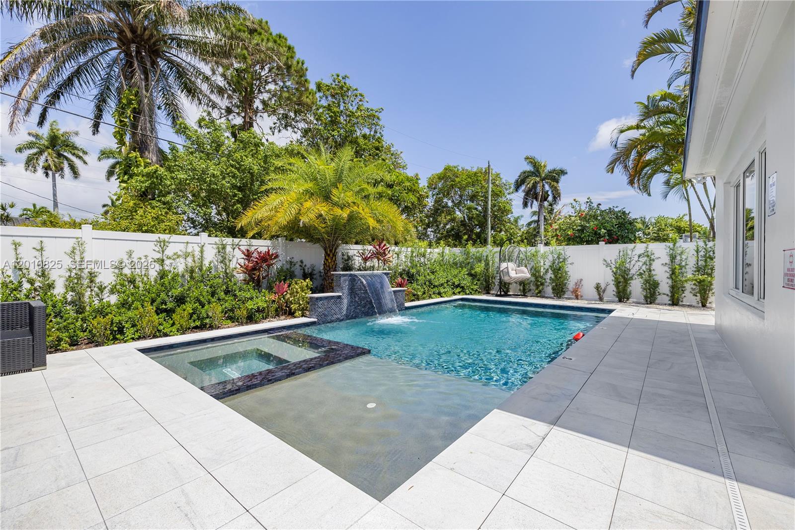 COUNTRY CLUB HOMES - Residential