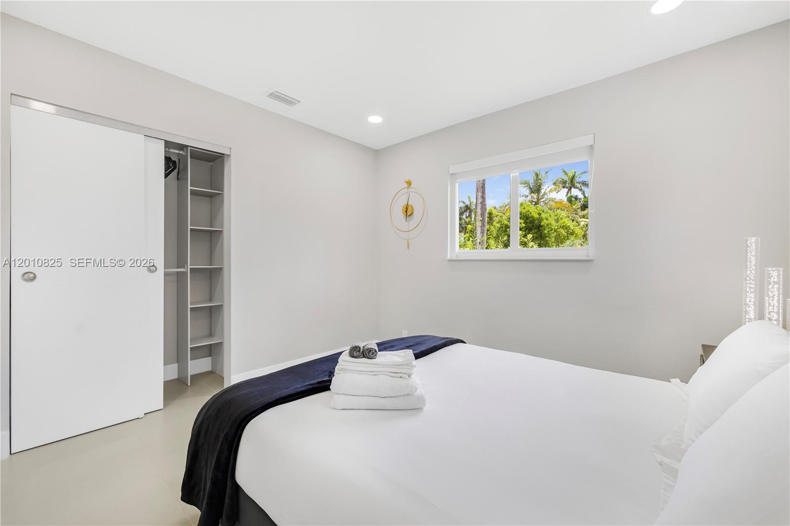 COUNTRY CLUB HOMES - Residential