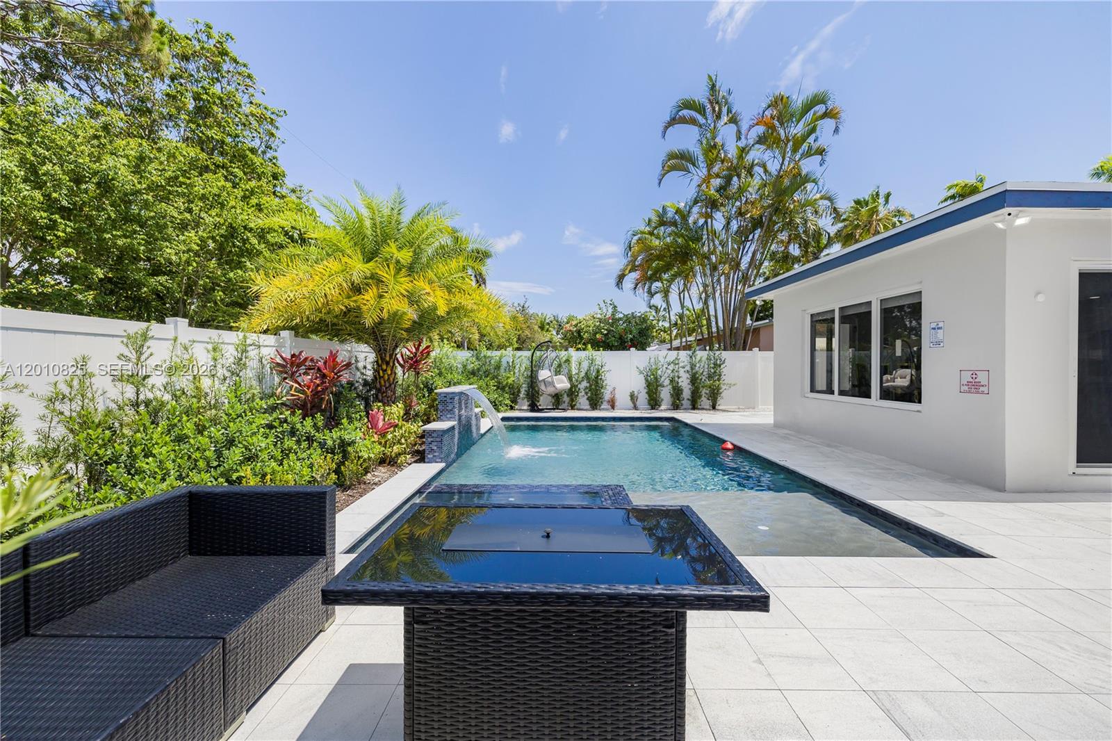 COUNTRY CLUB HOMES - Residential