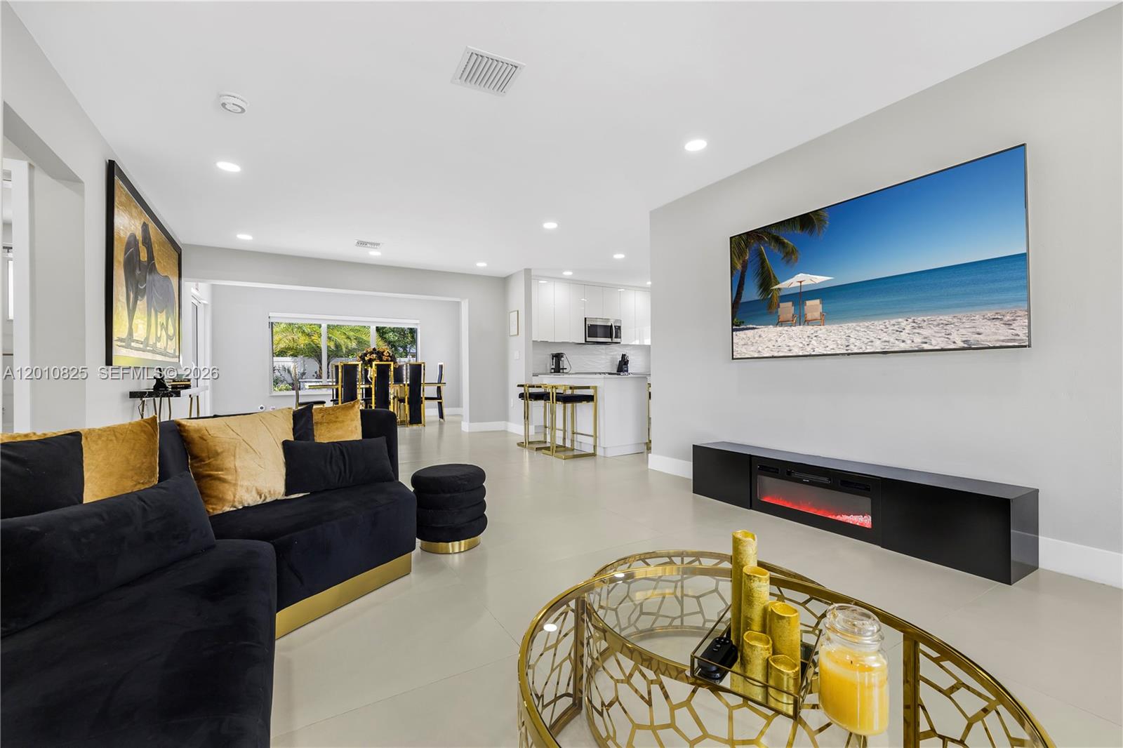 COUNTRY CLUB HOMES - Residential