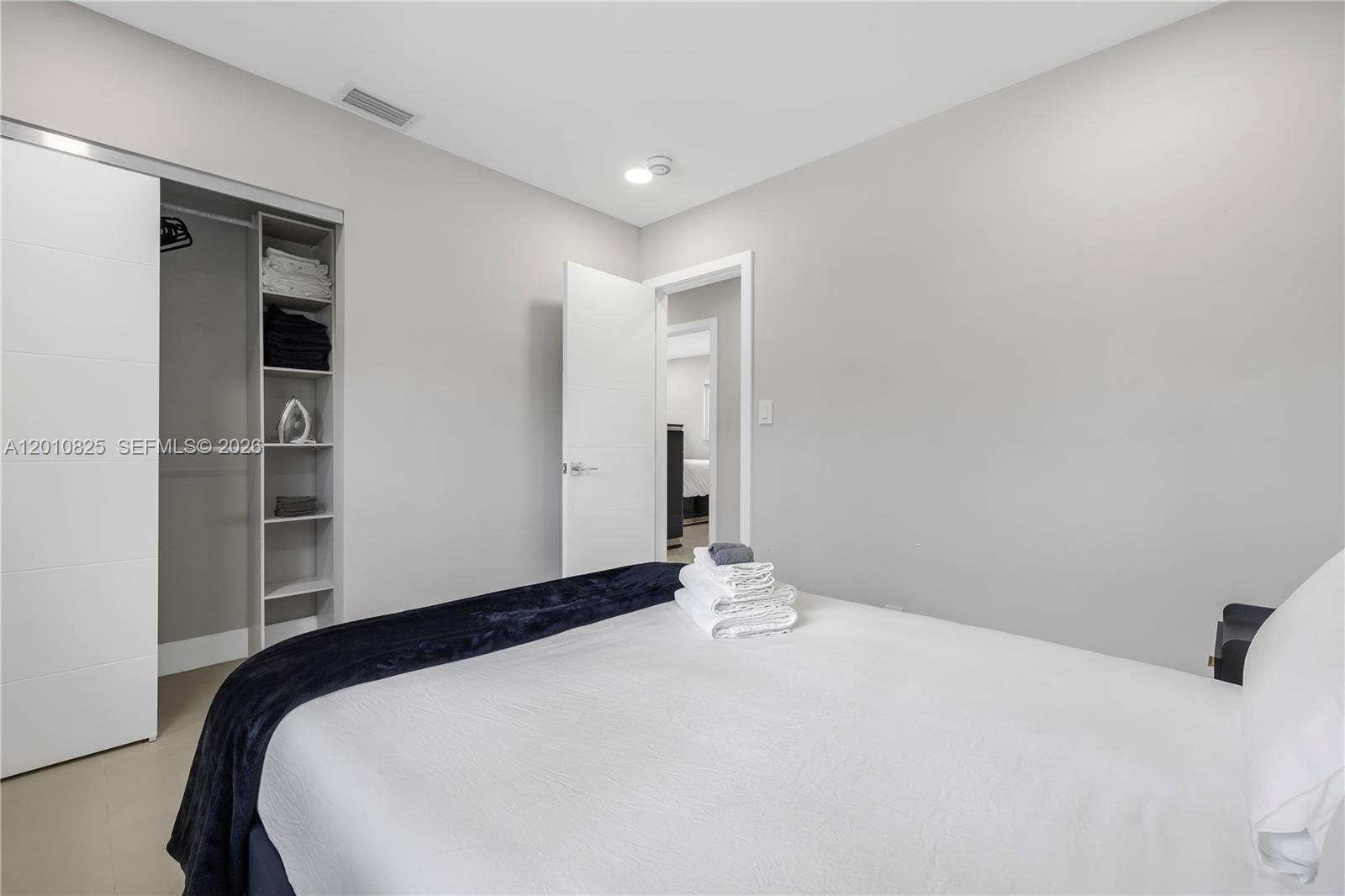 COUNTRY CLUB HOMES - Residential