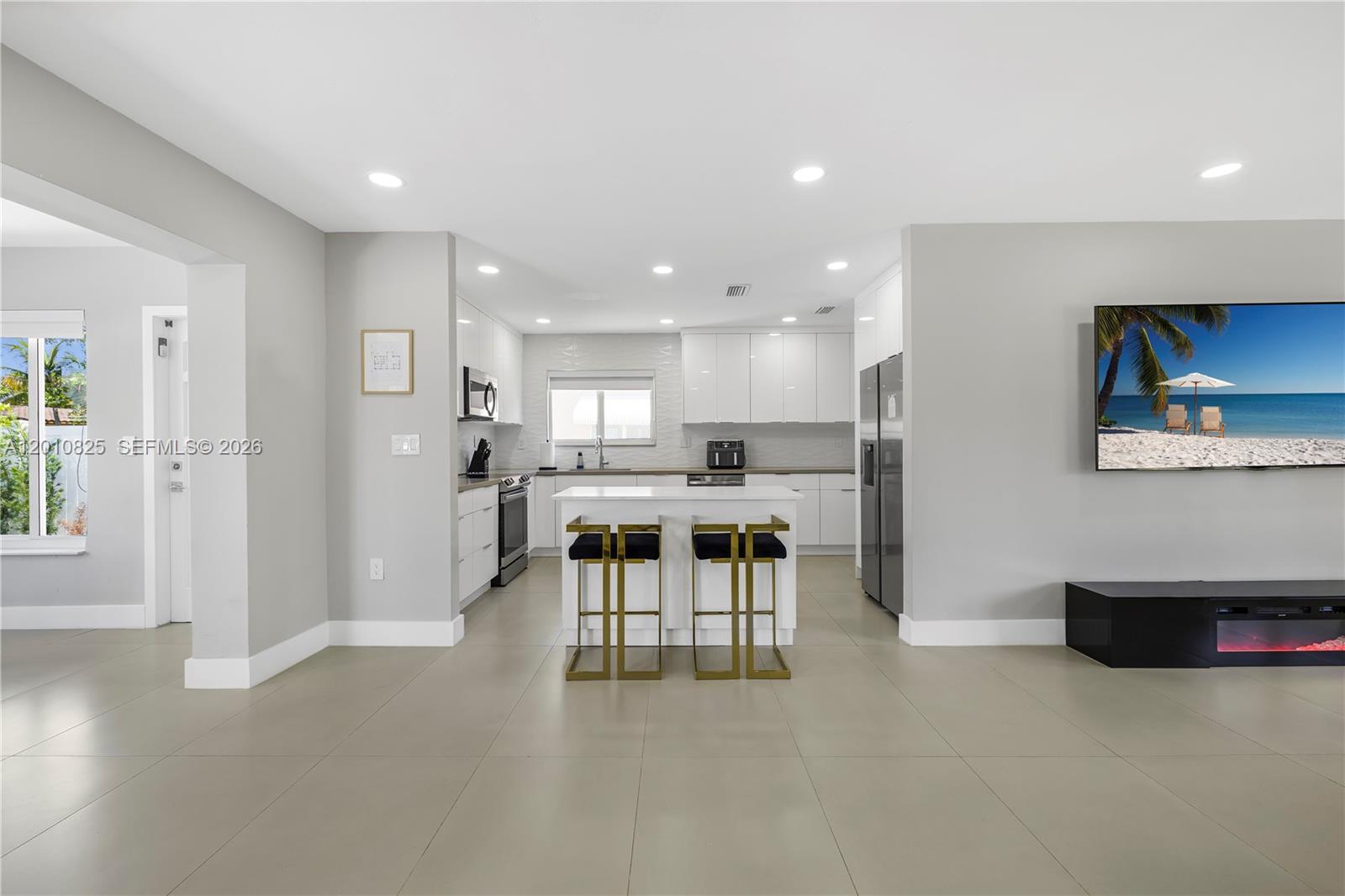 COUNTRY CLUB HOMES - Residential