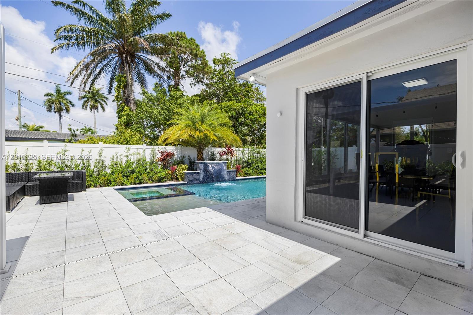 COUNTRY CLUB HOMES - Residential