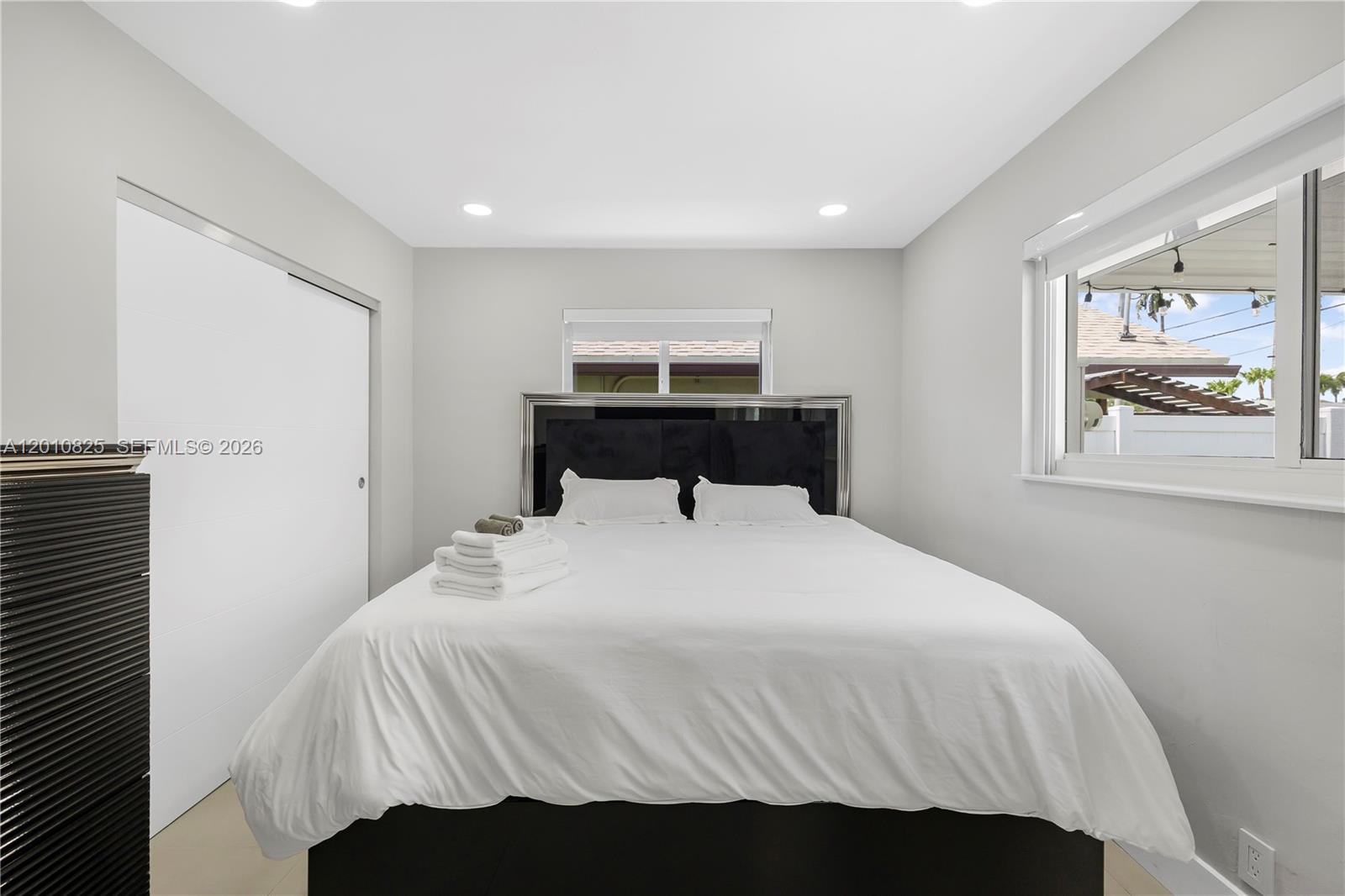 COUNTRY CLUB HOMES - Residential