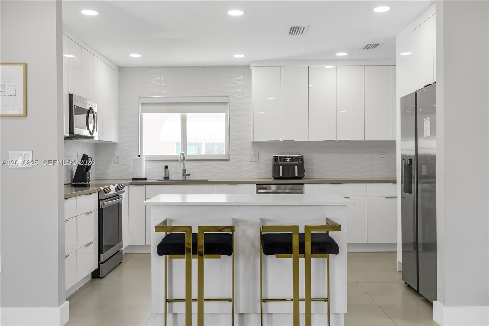 COUNTRY CLUB HOMES - Residential