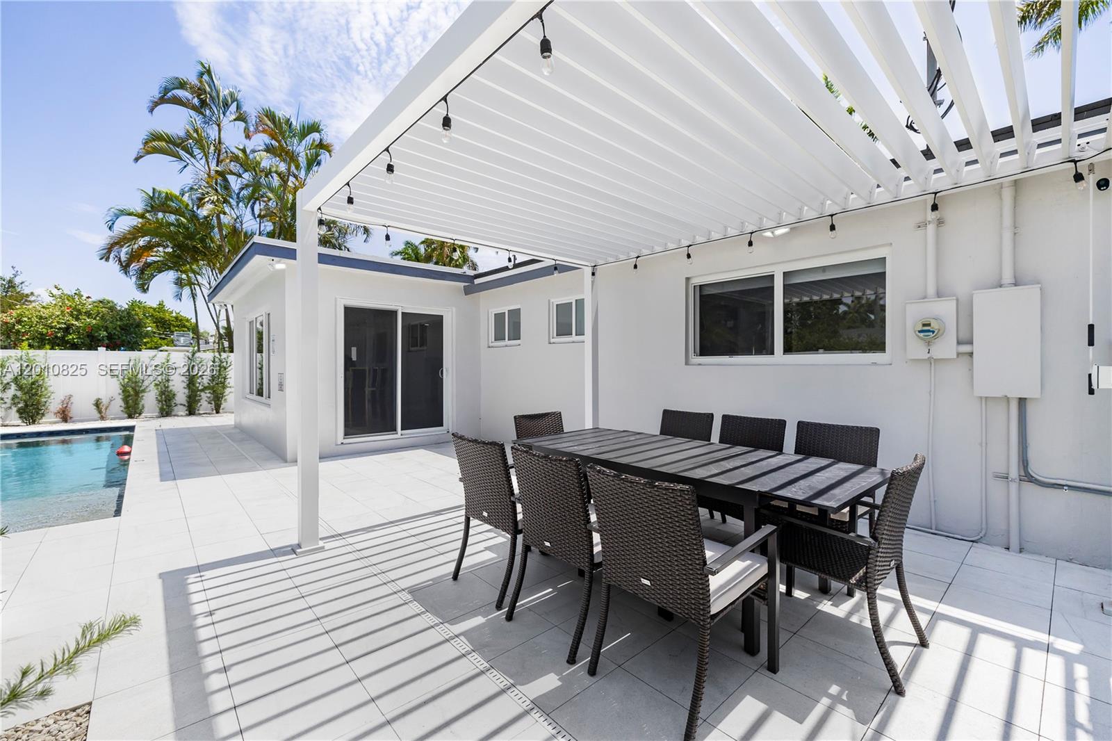 COUNTRY CLUB HOMES - Residential
