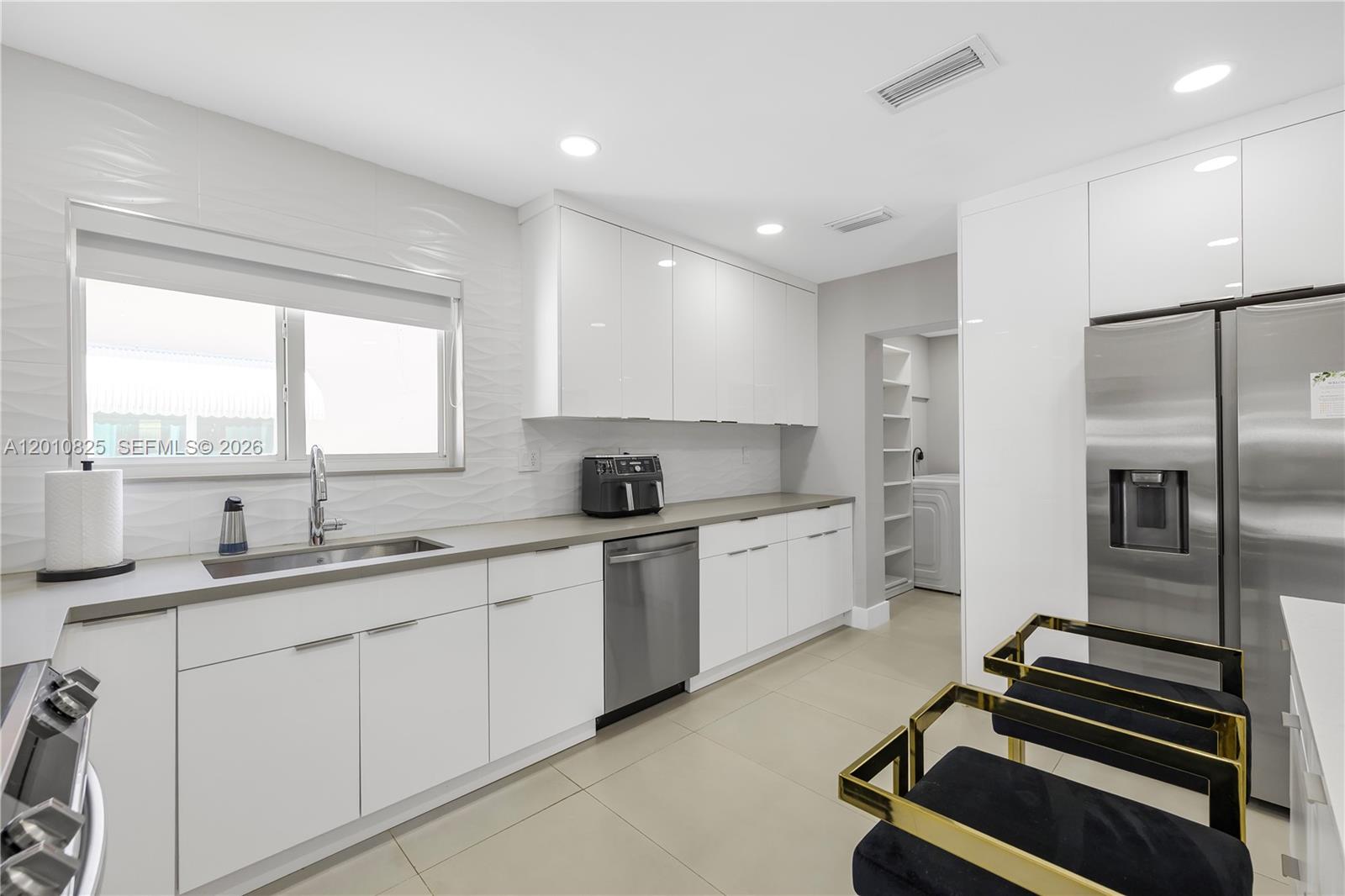 COUNTRY CLUB HOMES - Residential