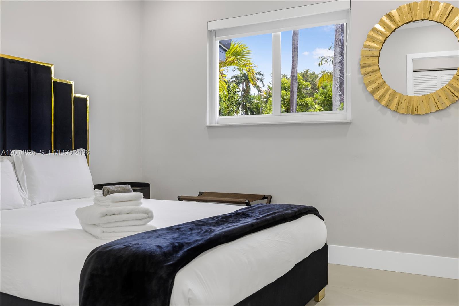 COUNTRY CLUB HOMES - Residential