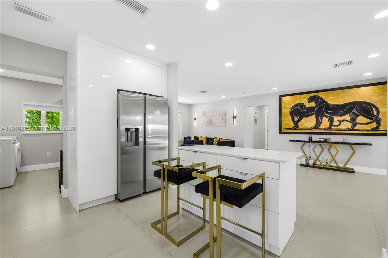 COUNTRY CLUB HOMES - Residential