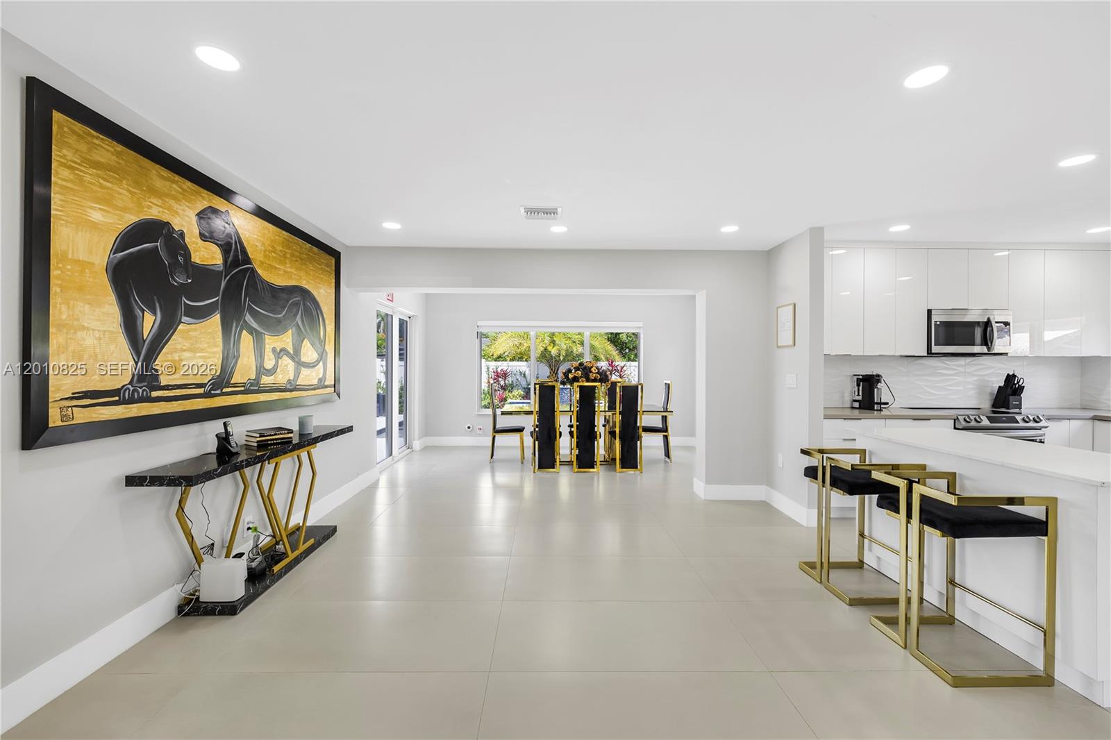 COUNTRY CLUB HOMES - Residential