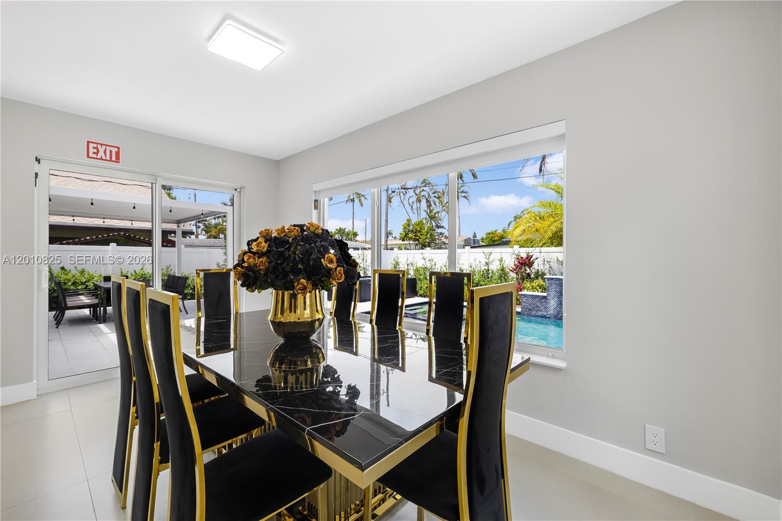 COUNTRY CLUB HOMES - Residential