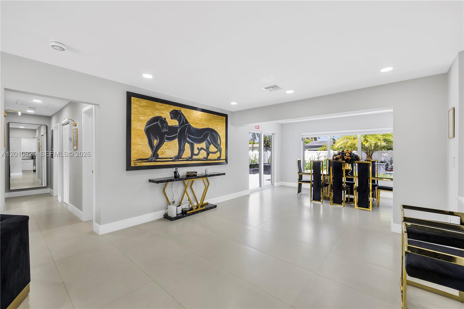COUNTRY CLUB HOMES - Residential