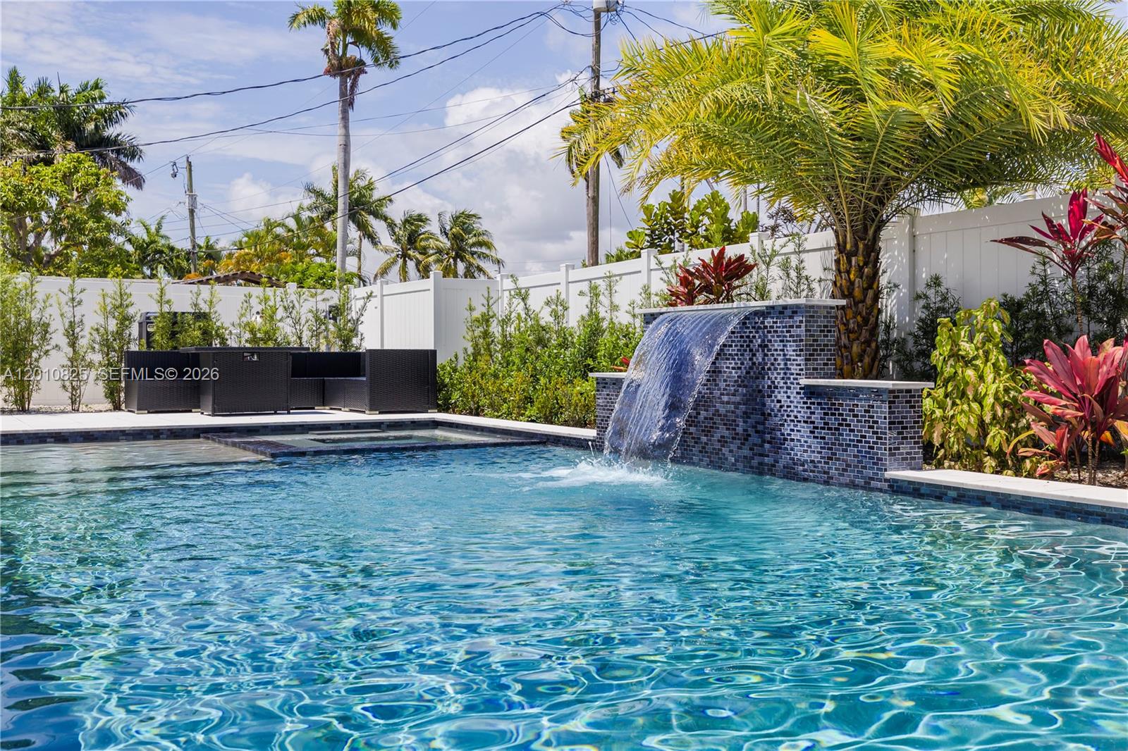 COUNTRY CLUB HOMES - Residential