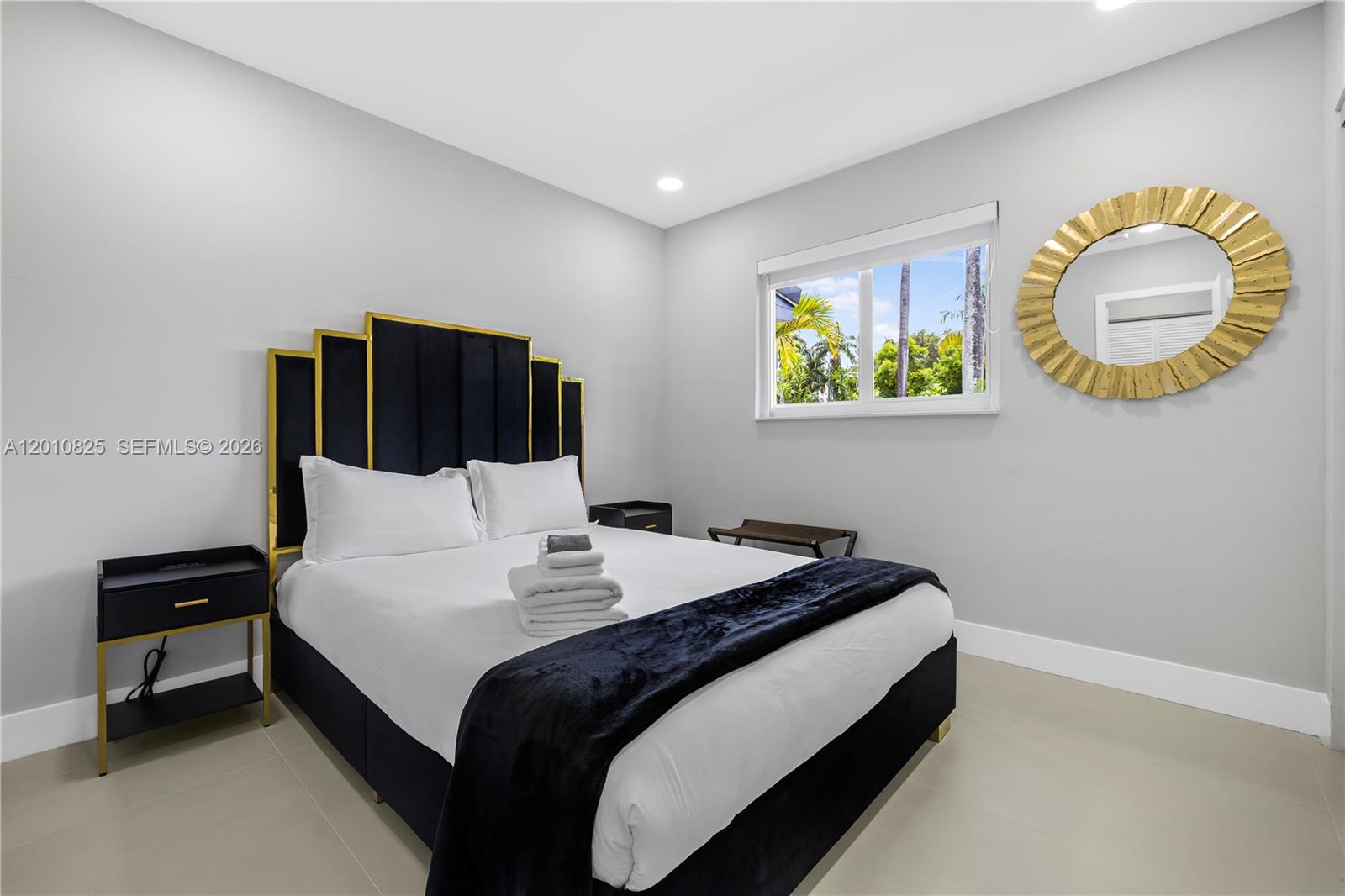 COUNTRY CLUB HOMES - Residential