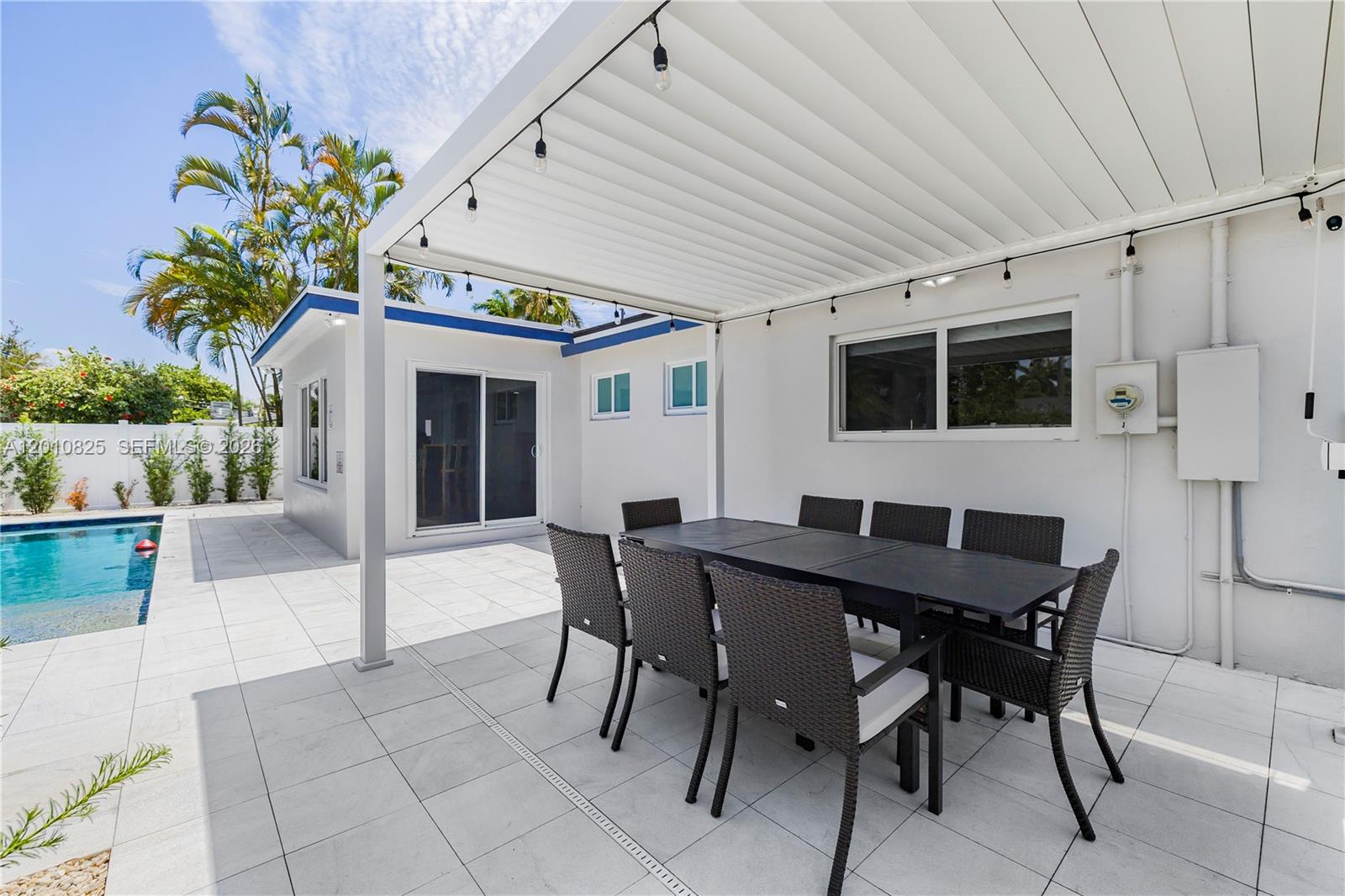 COUNTRY CLUB HOMES - Residential