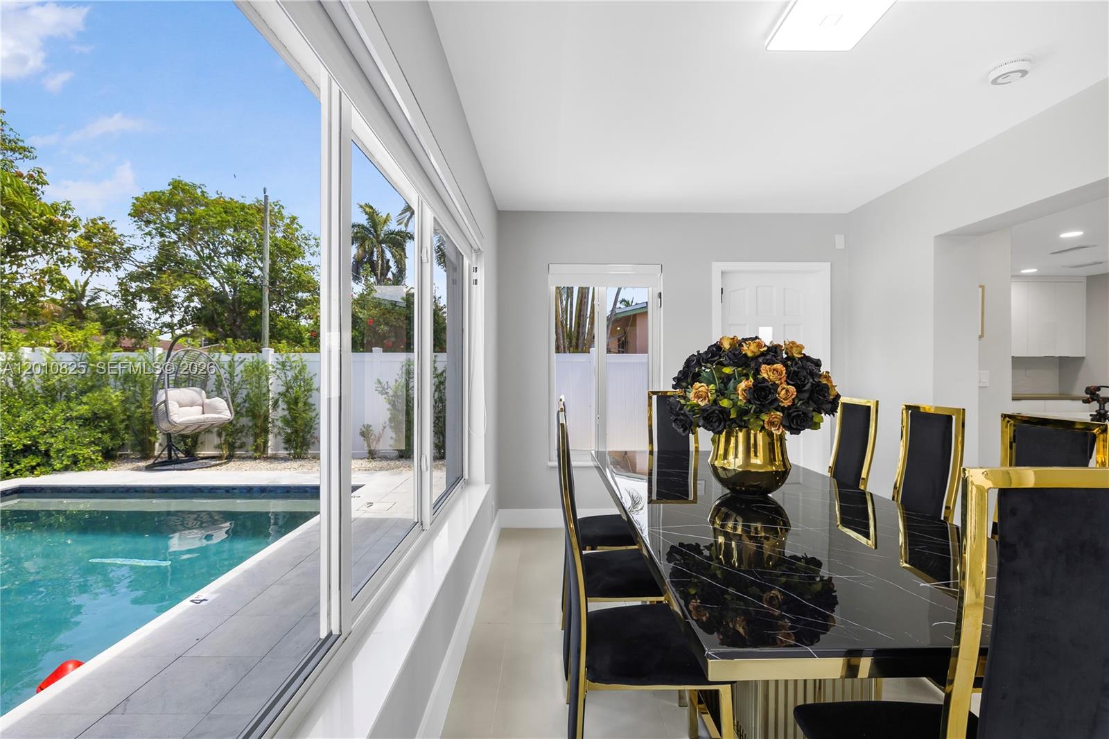 COUNTRY CLUB HOMES - Residential
