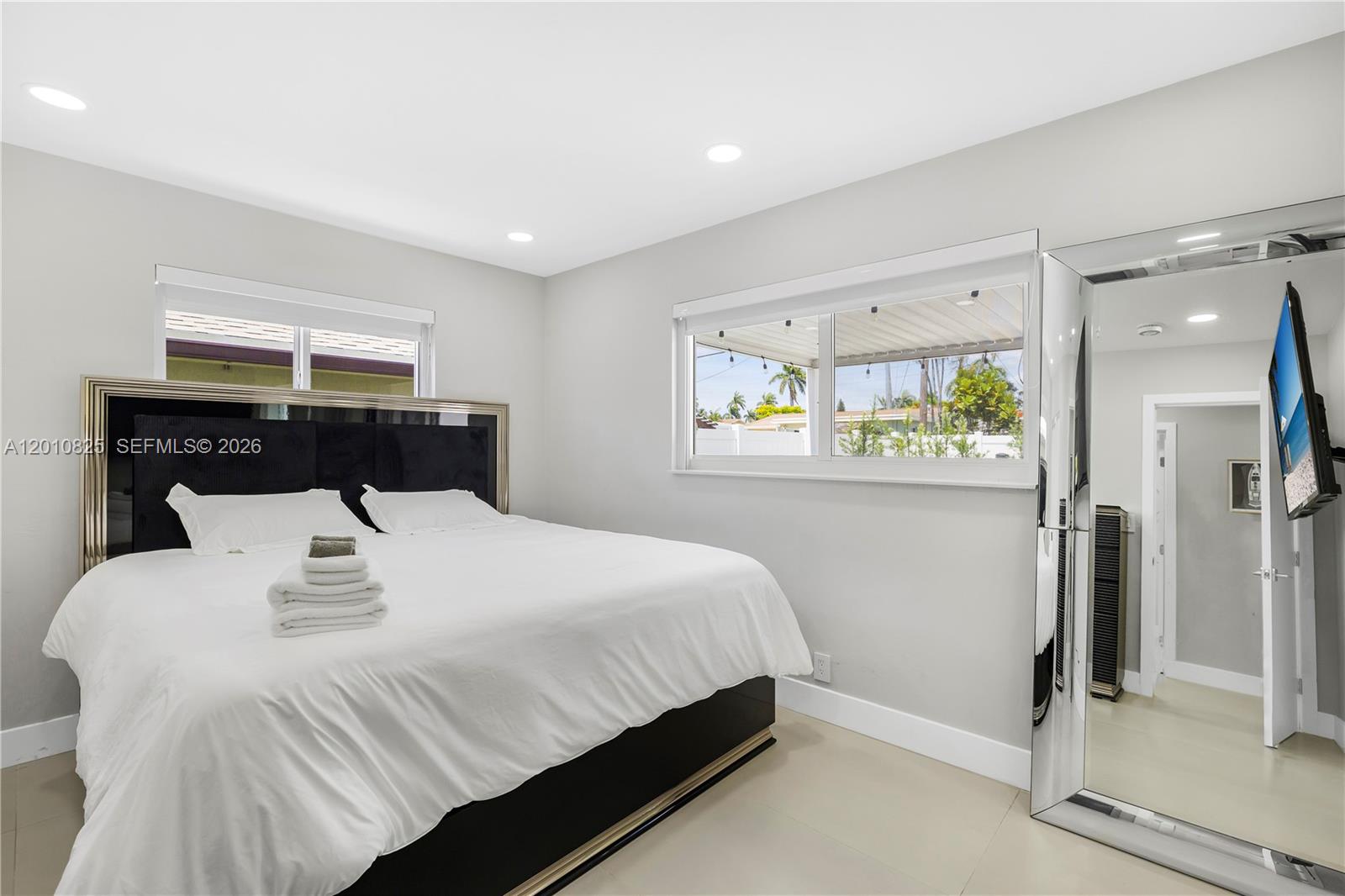 COUNTRY CLUB HOMES - Residential