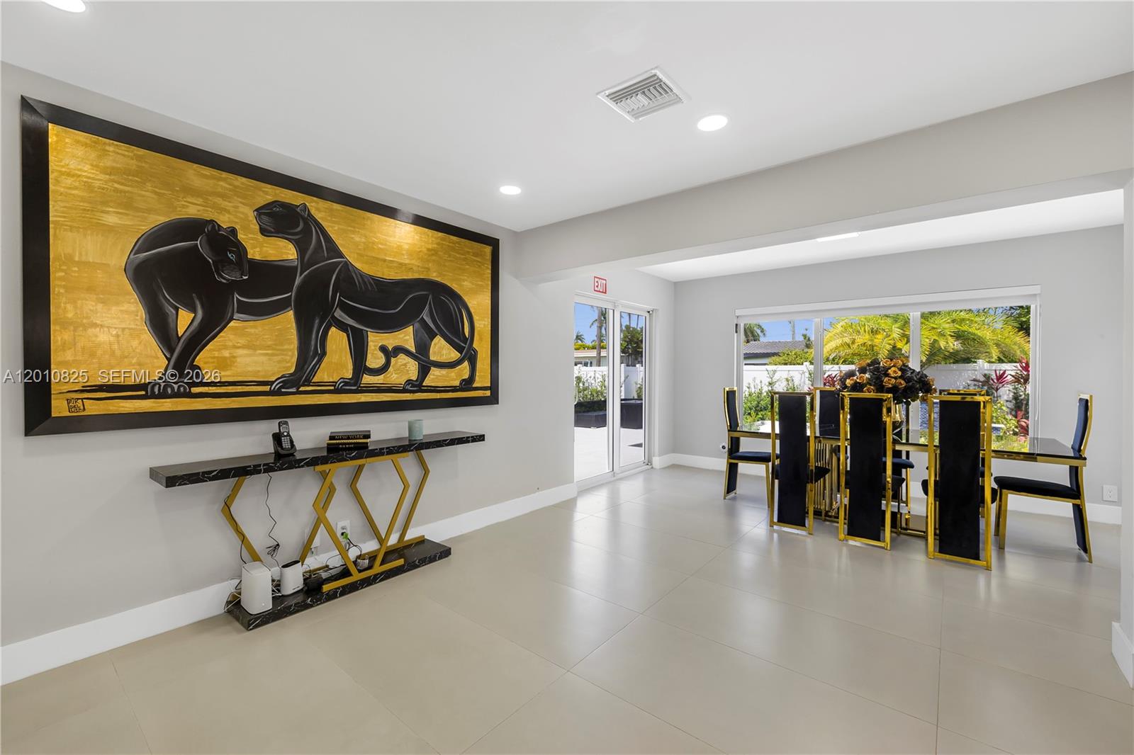 COUNTRY CLUB HOMES - Residential
