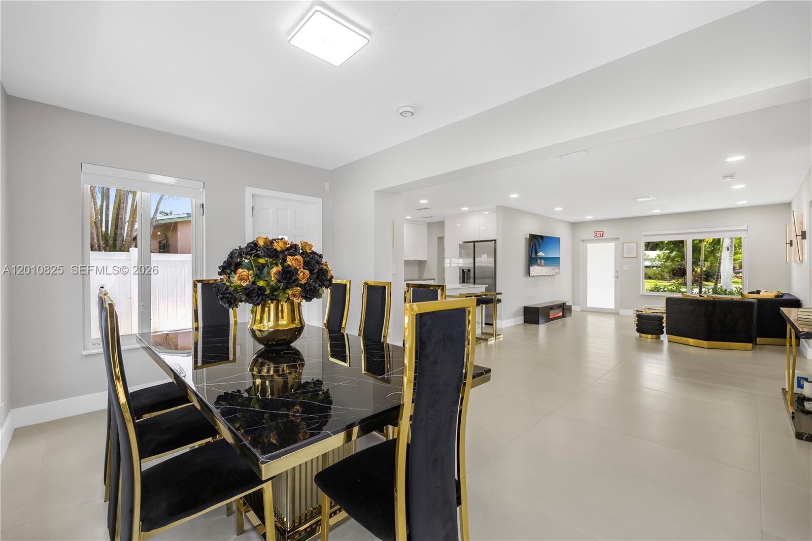 COUNTRY CLUB HOMES - Residential