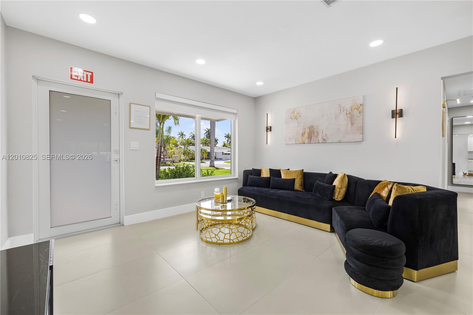COUNTRY CLUB HOMES - Residential