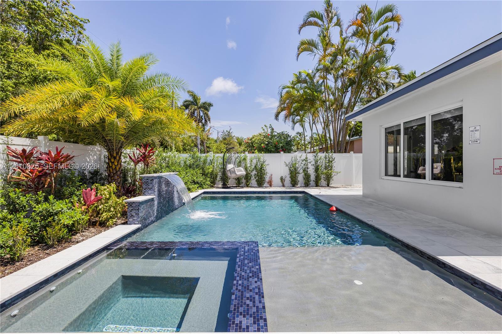 COUNTRY CLUB HOMES - Residential