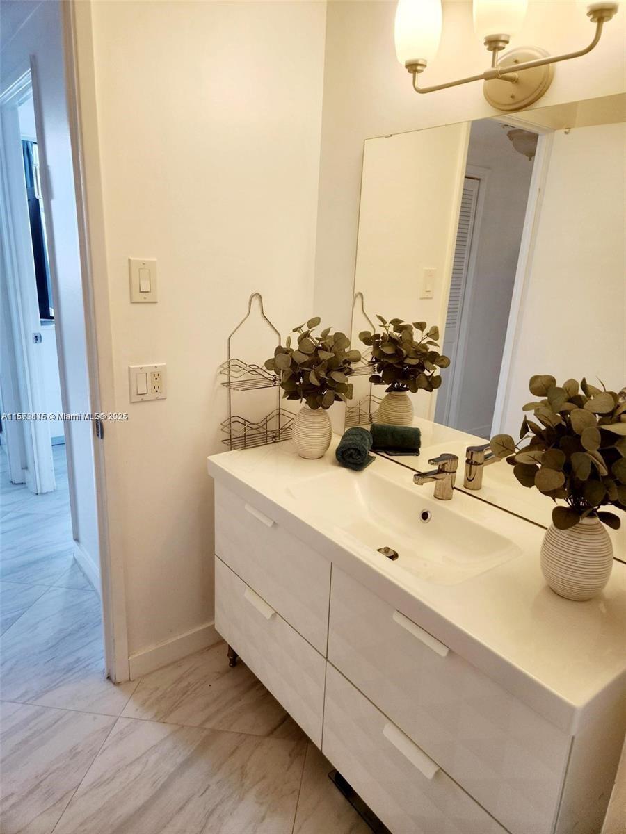 HILLCREST EAST NO 23 COND - Residential
