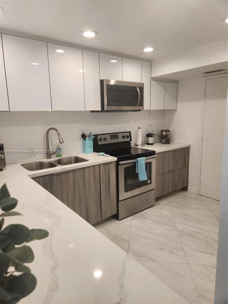 HILLCREST EAST NO 23 COND - Residential