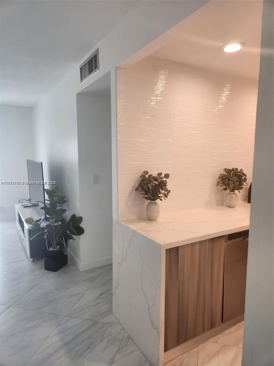 HILLCREST EAST NO 23 COND - Residential