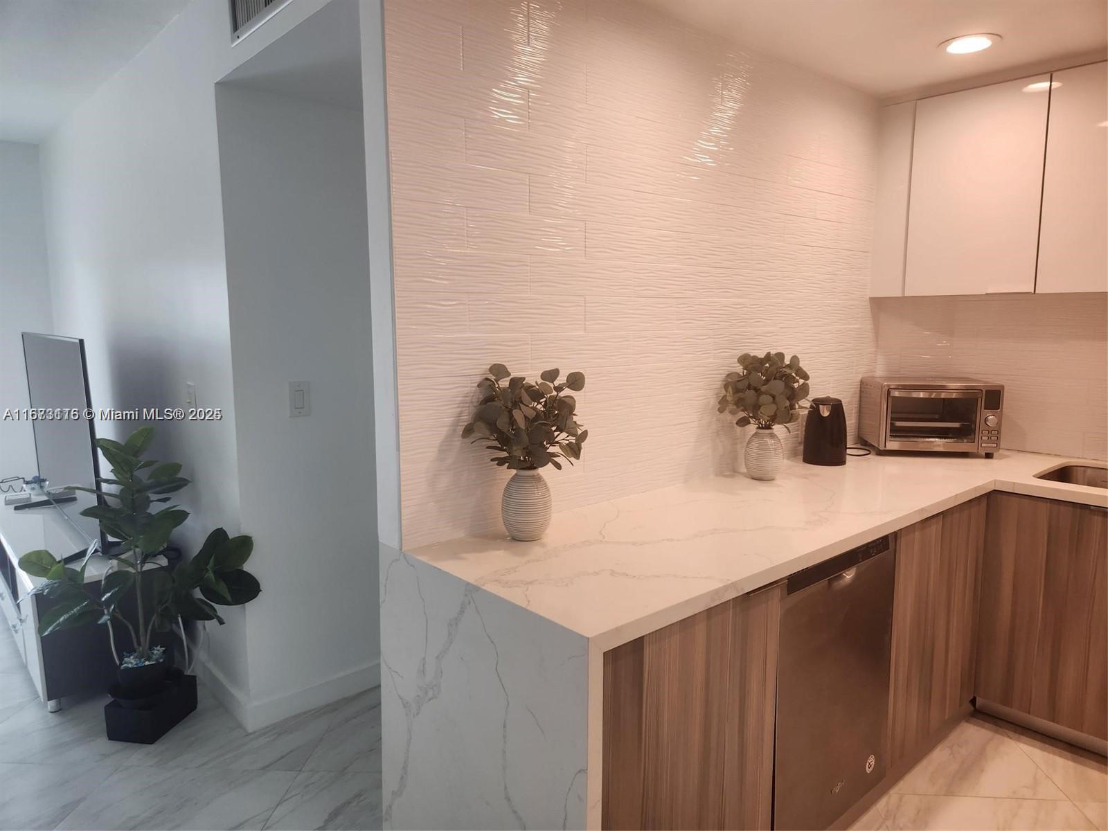 HILLCREST EAST NO 23 COND - Residential