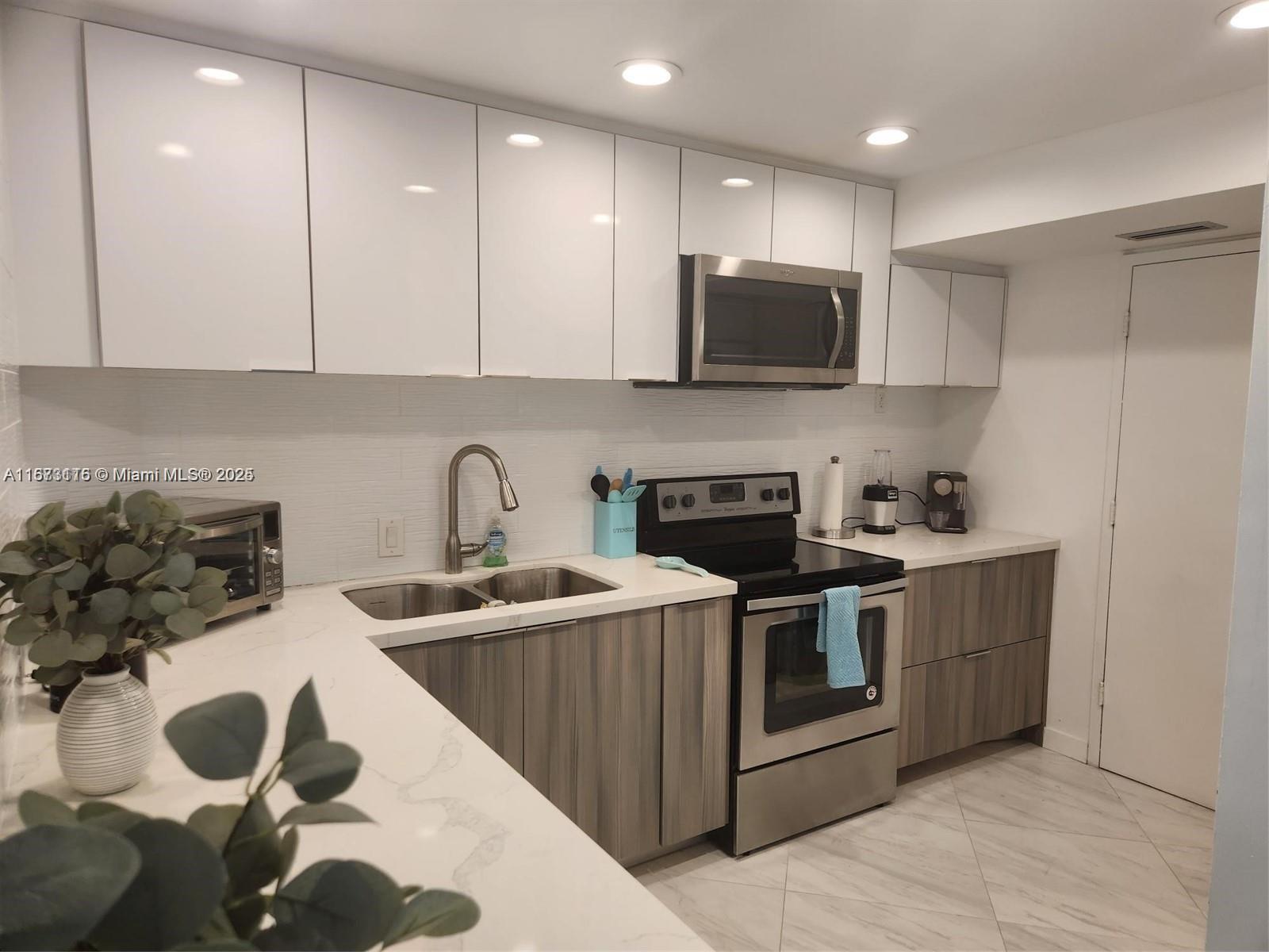 HILLCREST EAST NO 23 COND - Residential