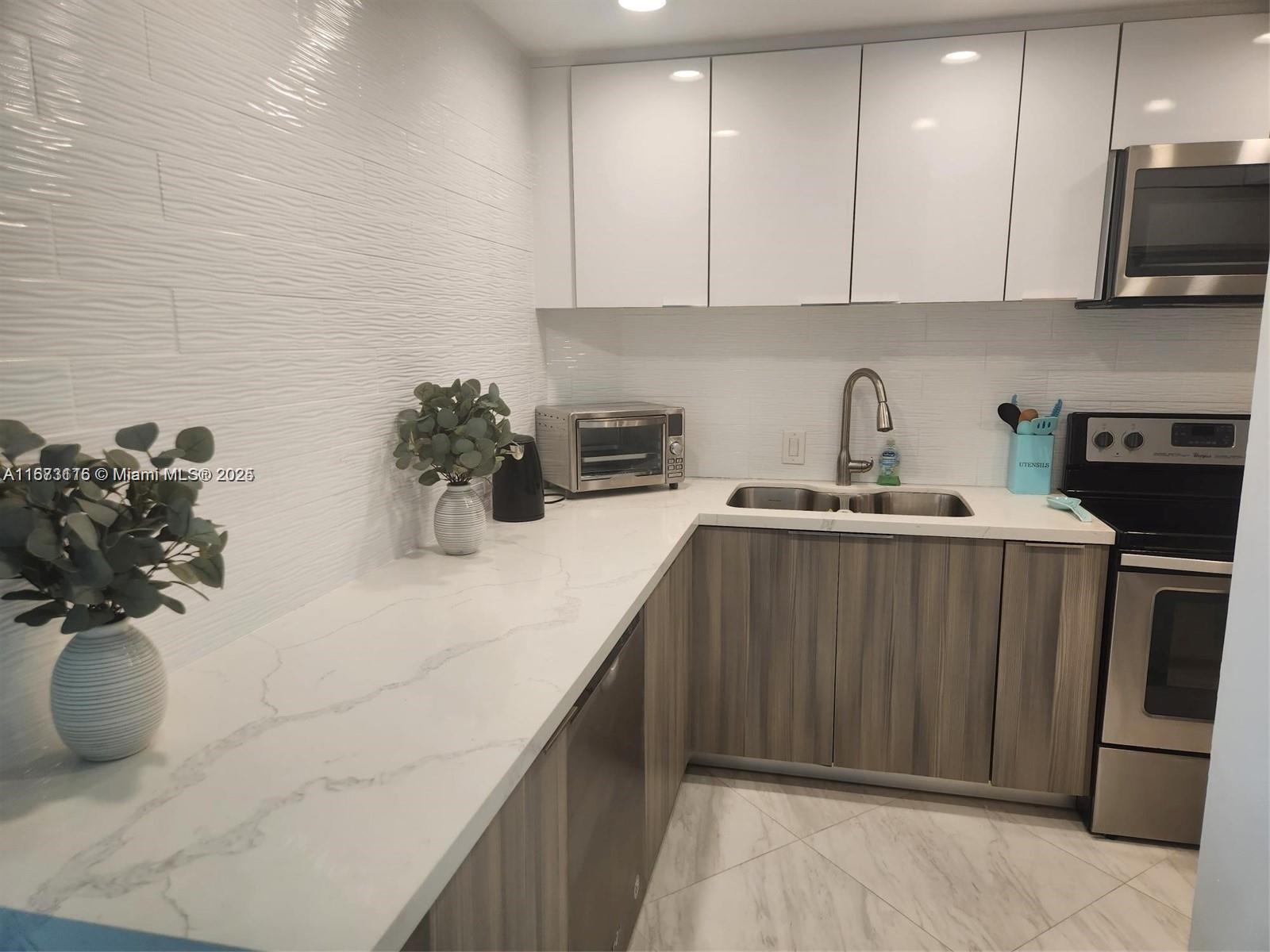 HILLCREST EAST NO 23 COND - Residential