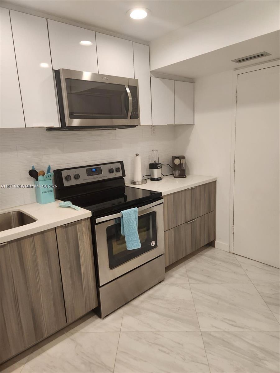 HILLCREST EAST NO 23 COND - Residential