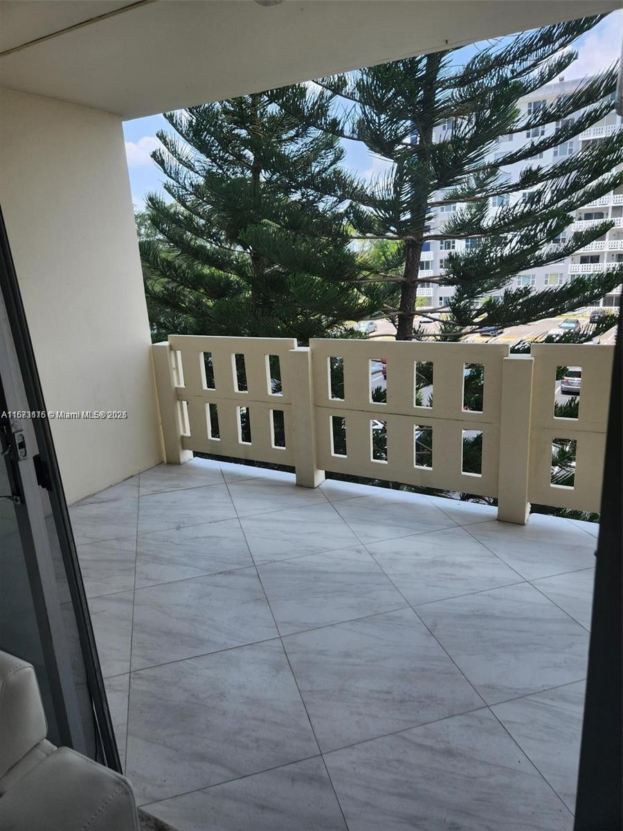 HILLCREST EAST NO 23 COND - Residential