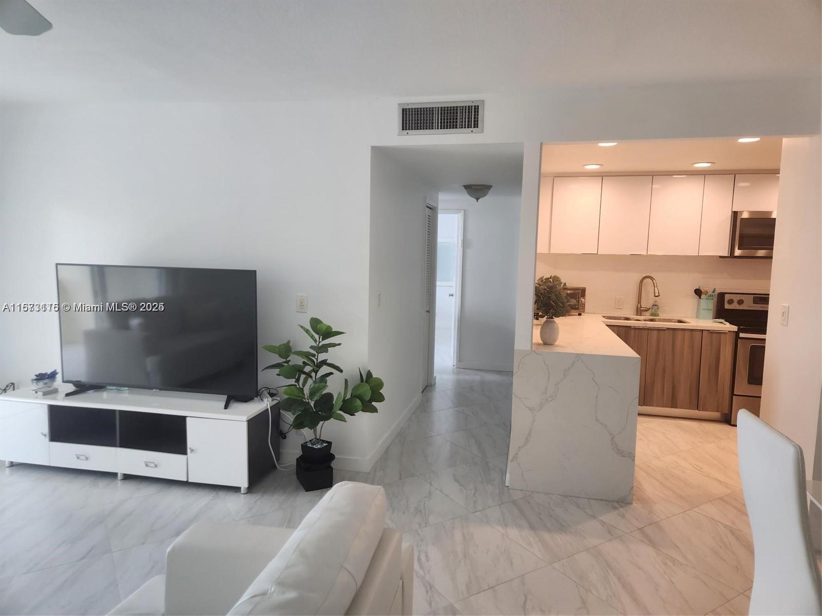 HILLCREST EAST NO 23 COND - Residential
