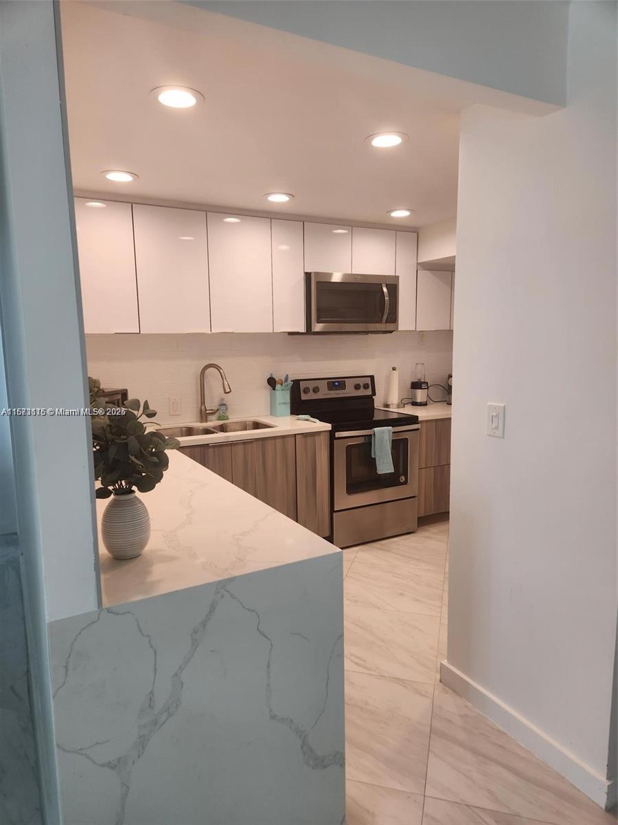 HILLCREST EAST NO 23 COND - Residential