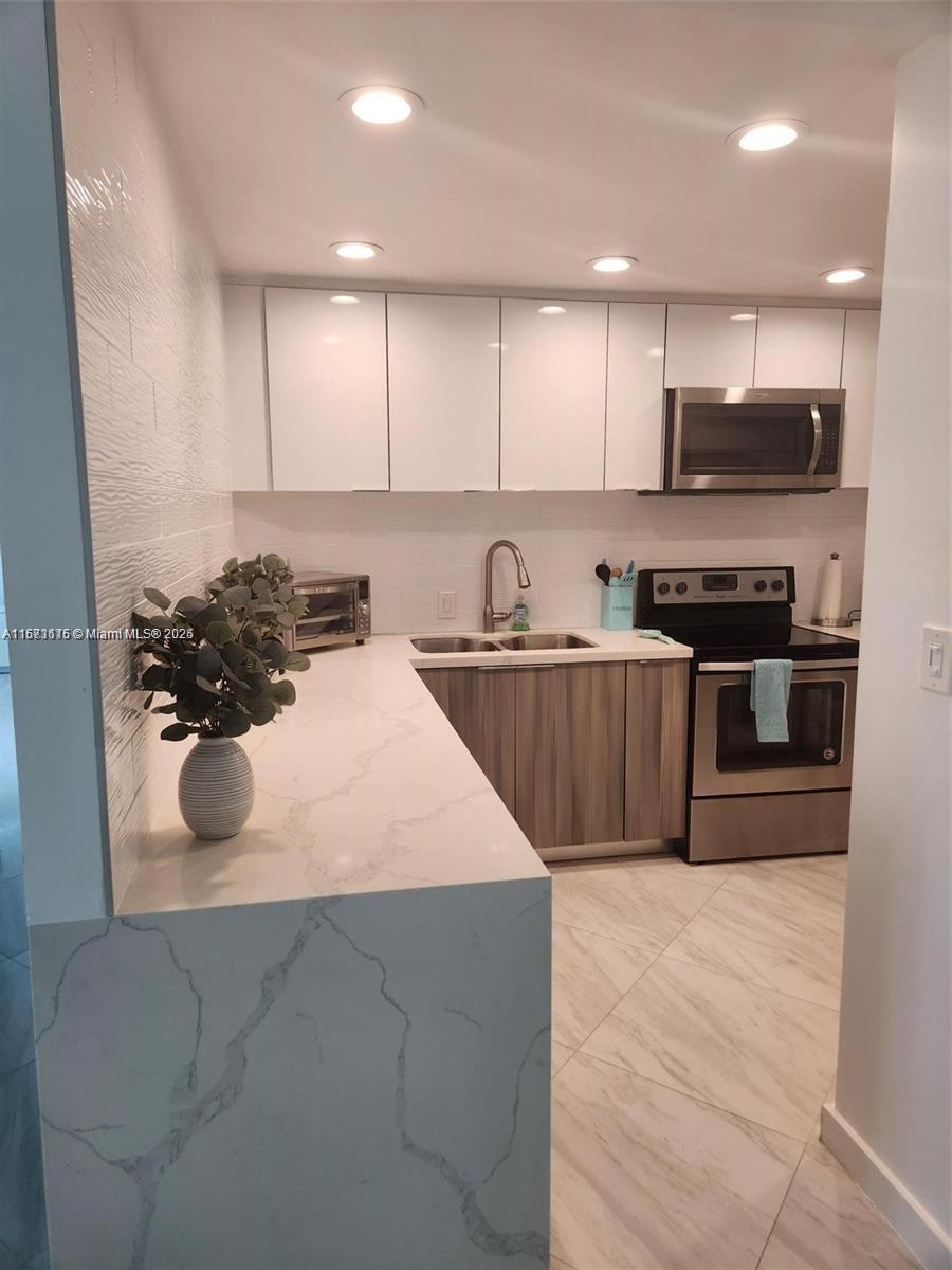 HILLCREST EAST NO 23 COND - Residential